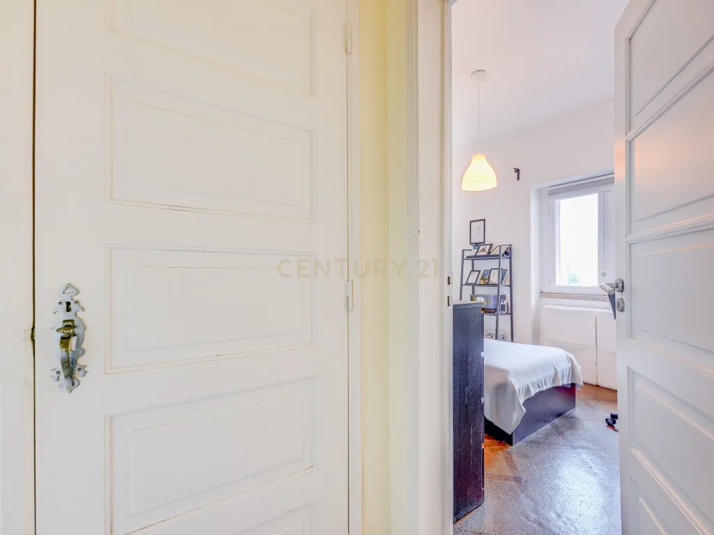 Fantástico Apartamento na Av. João XXI, com uma localização estratégica. - Image 15