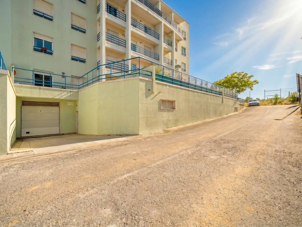 Apartamento T2 Renovado com Terraço de 48 m² e Box para 2 Carros em Carcavelos – a 8 minutos da praia - Image 27
