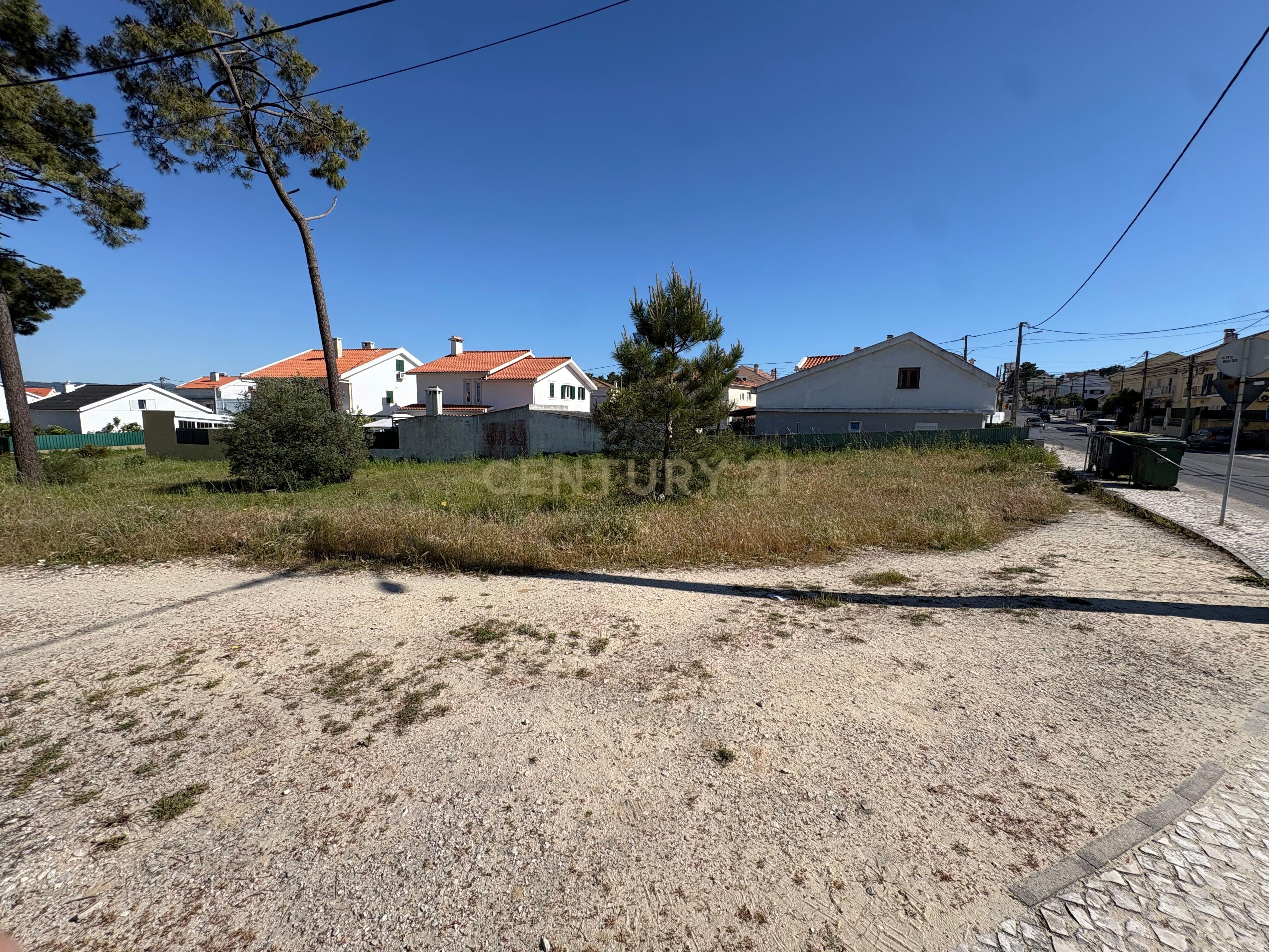 Fotografia 5 de Terreno na Quinta do Conde para construção de edificio
