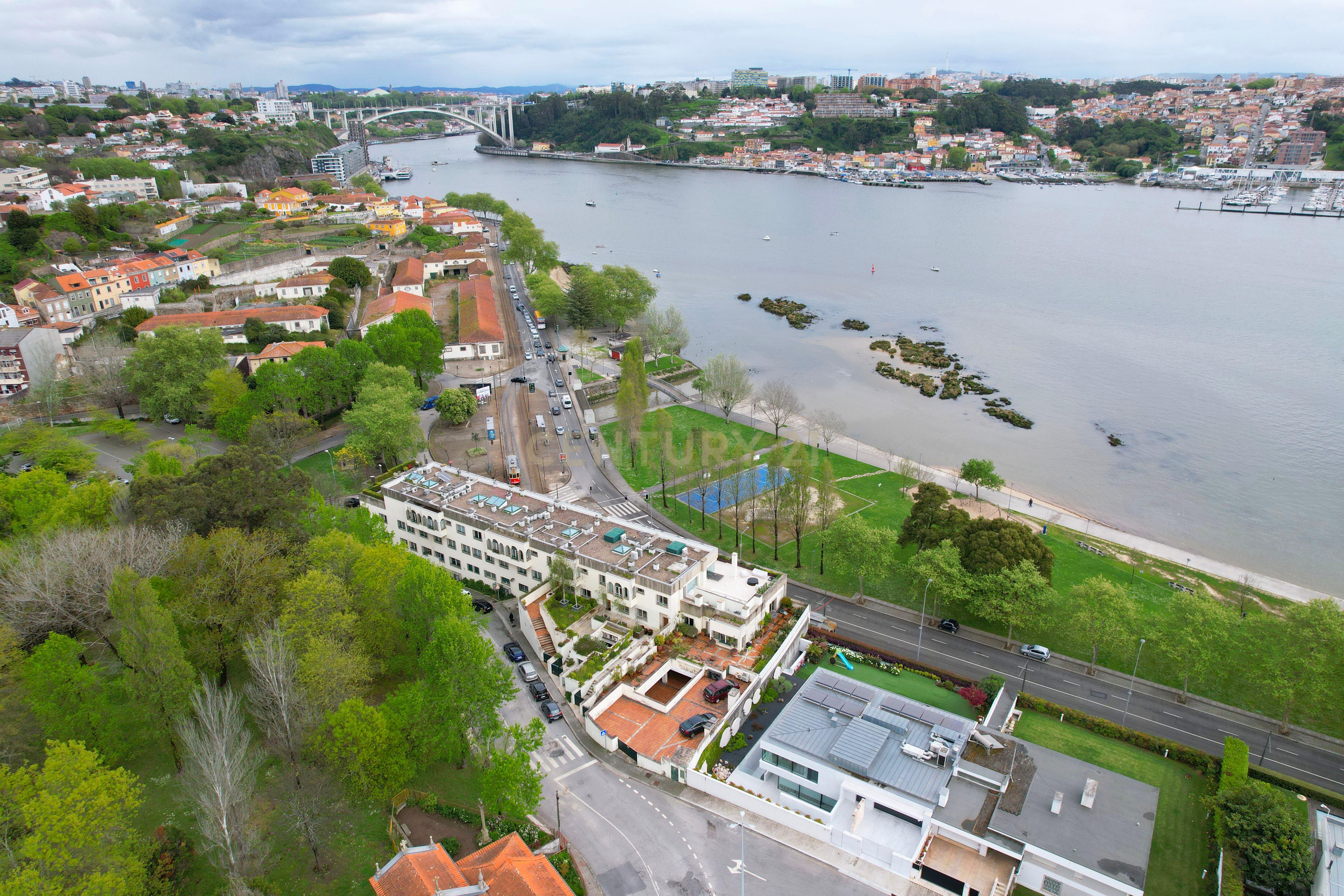 APARTAMENTO T5 DUPLEX | VISTA RIO | LORDELO DO OURO – FOZ, PORTO - Image 17