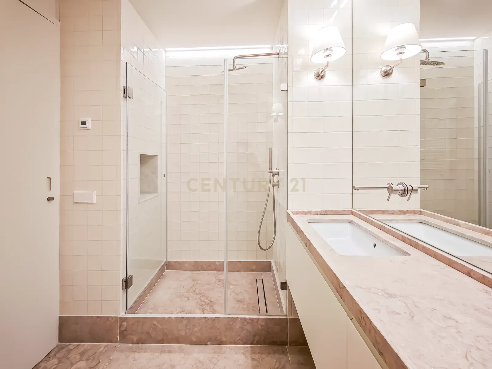 Fotografia 9 de Venda Apartamento T1 Rua das Taipas