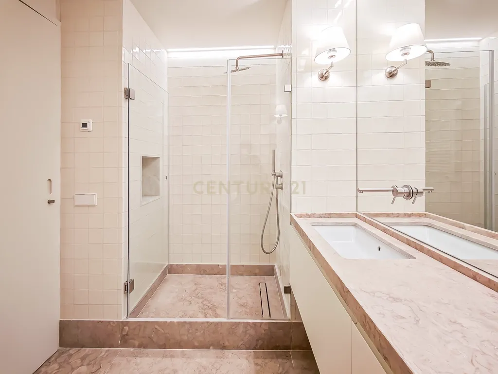 Venda Apartamento T1 Rua das Taipas - Image 9
