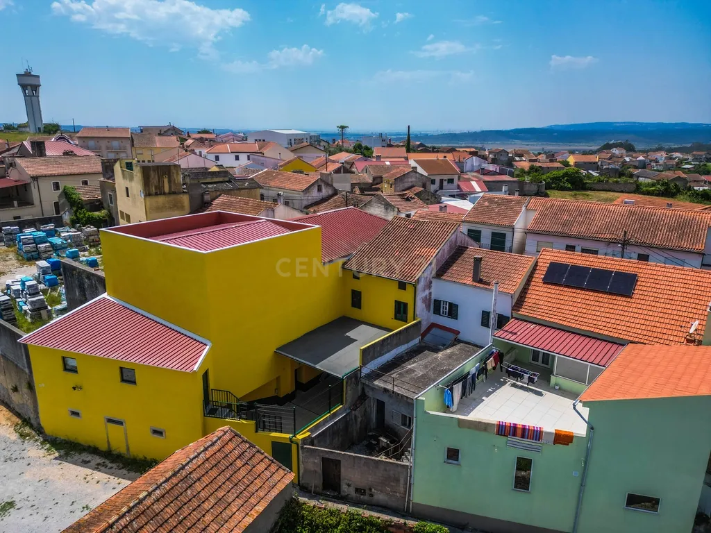 Oportunidade única em Abrunheira! Moradia T3+2 com terraço e vistas panorâmicas - Image 5