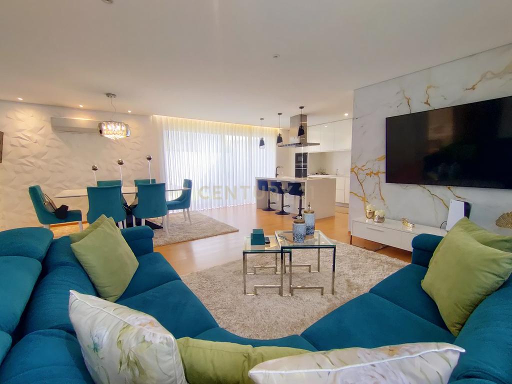 Moradia T4 Moderna com Piscina e Jardim – Touguinha - Image 47