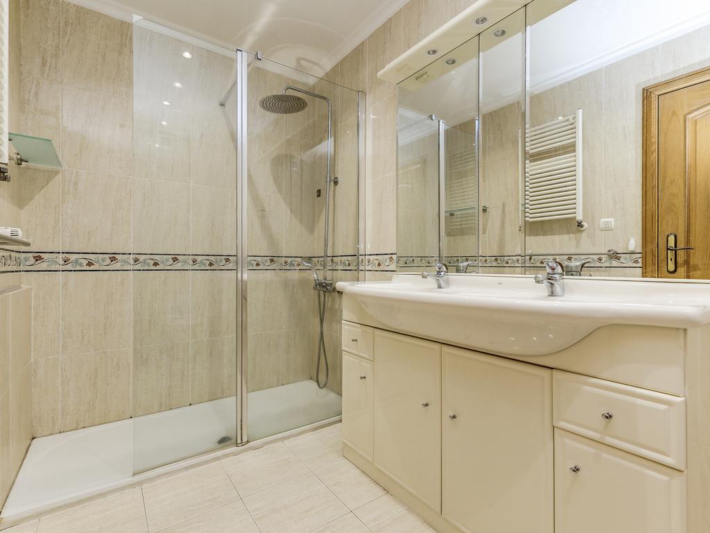 Apartamento T2 C/Elevador em Belas                                                                                                                                                              - Image 16
