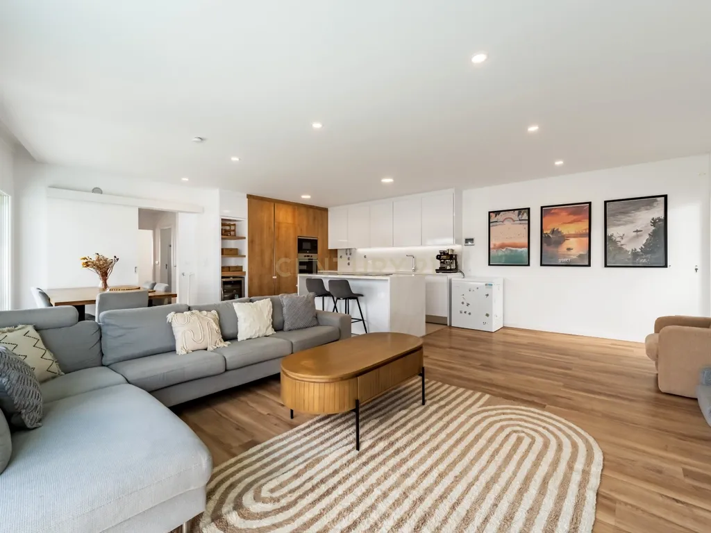 Moradia T4 Contemporânea com piscina, na Aroeira, perto do golf e praias - Image 17