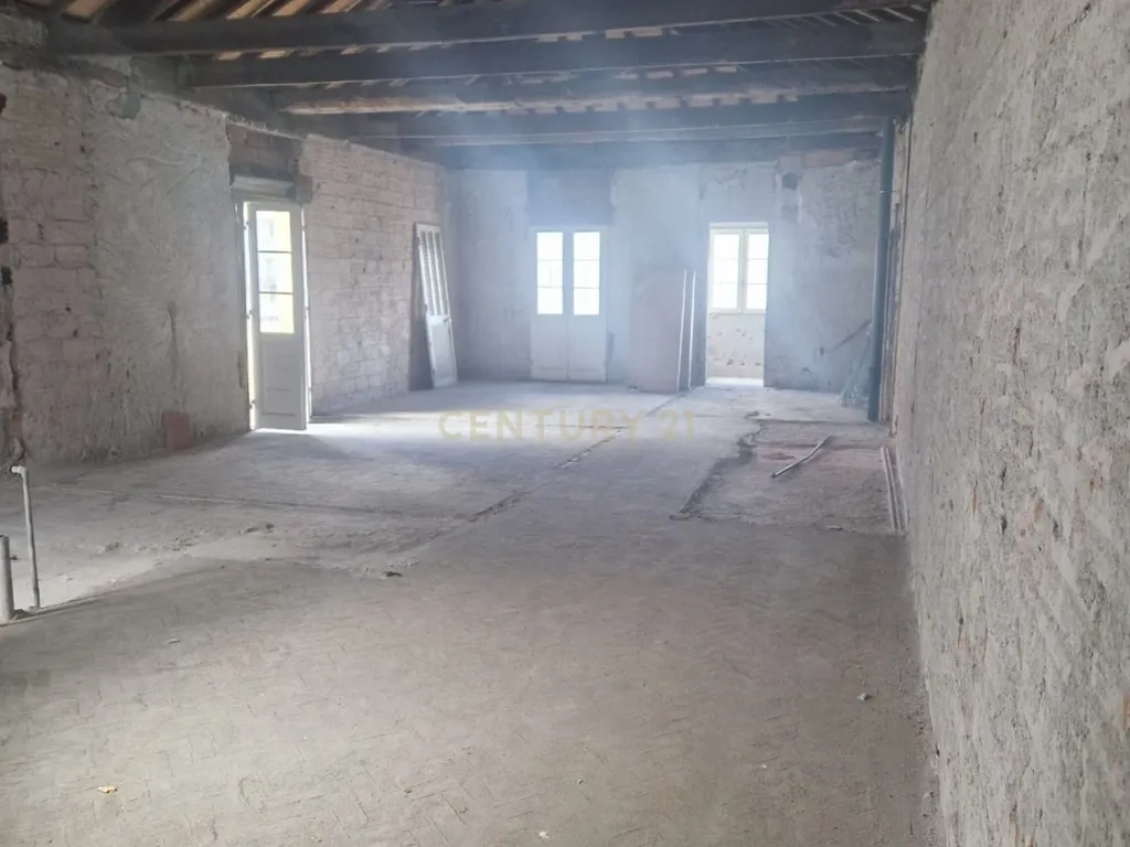 Espaçosa Propriedade para Recuperação no Coração do Porto - Image 4