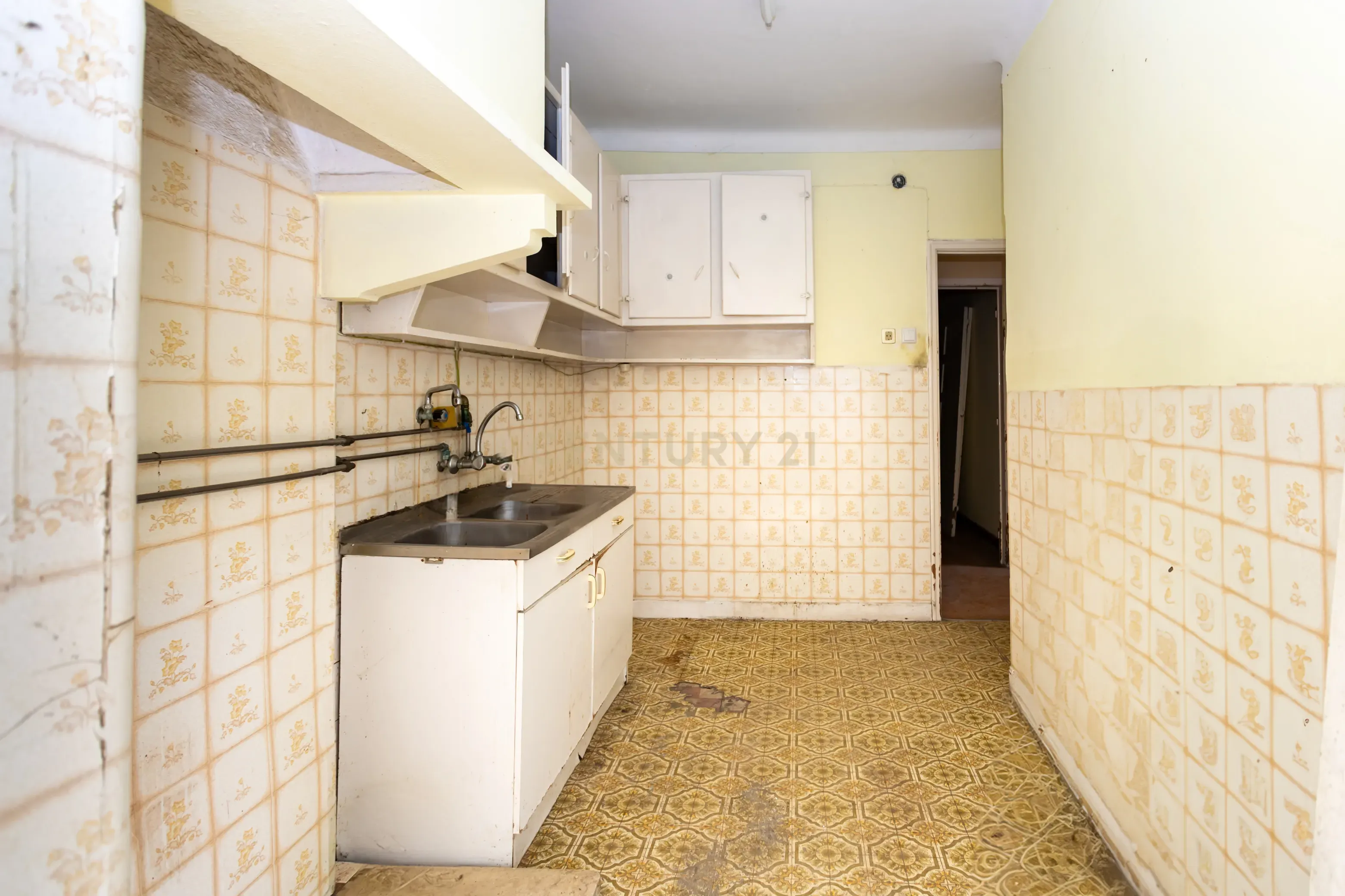 Moradia com anexo, no centro de Almada! - Image 33