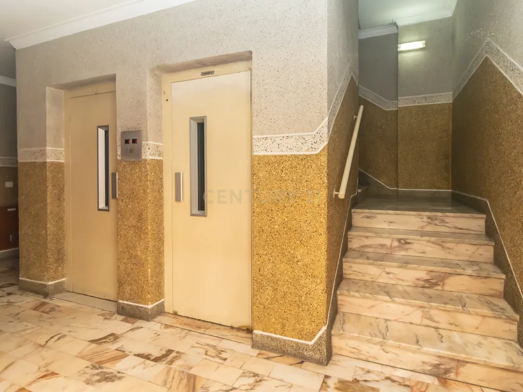 Apartamento T2 com Parqueamento, Elevador, Pronto a Habitar – Uma Oportunidade a Não Perder - Image 5