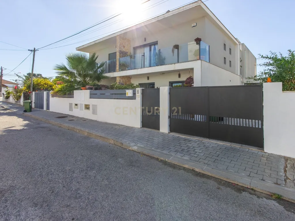 Fernão Ferro/ Redondos - Moradia Geminada T4 inserida em lote de 513m² com quarto no r/c e com piscina - Image 32
