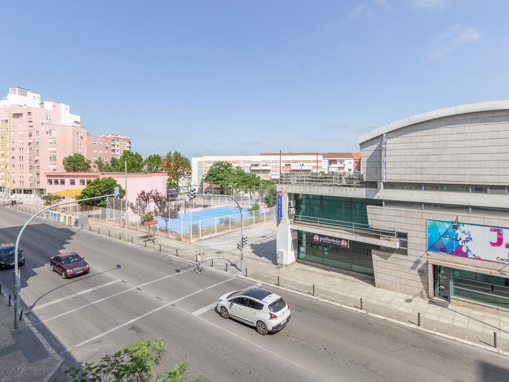 Apartamento T3 Av. Bocage no Barreiro - Image 17
