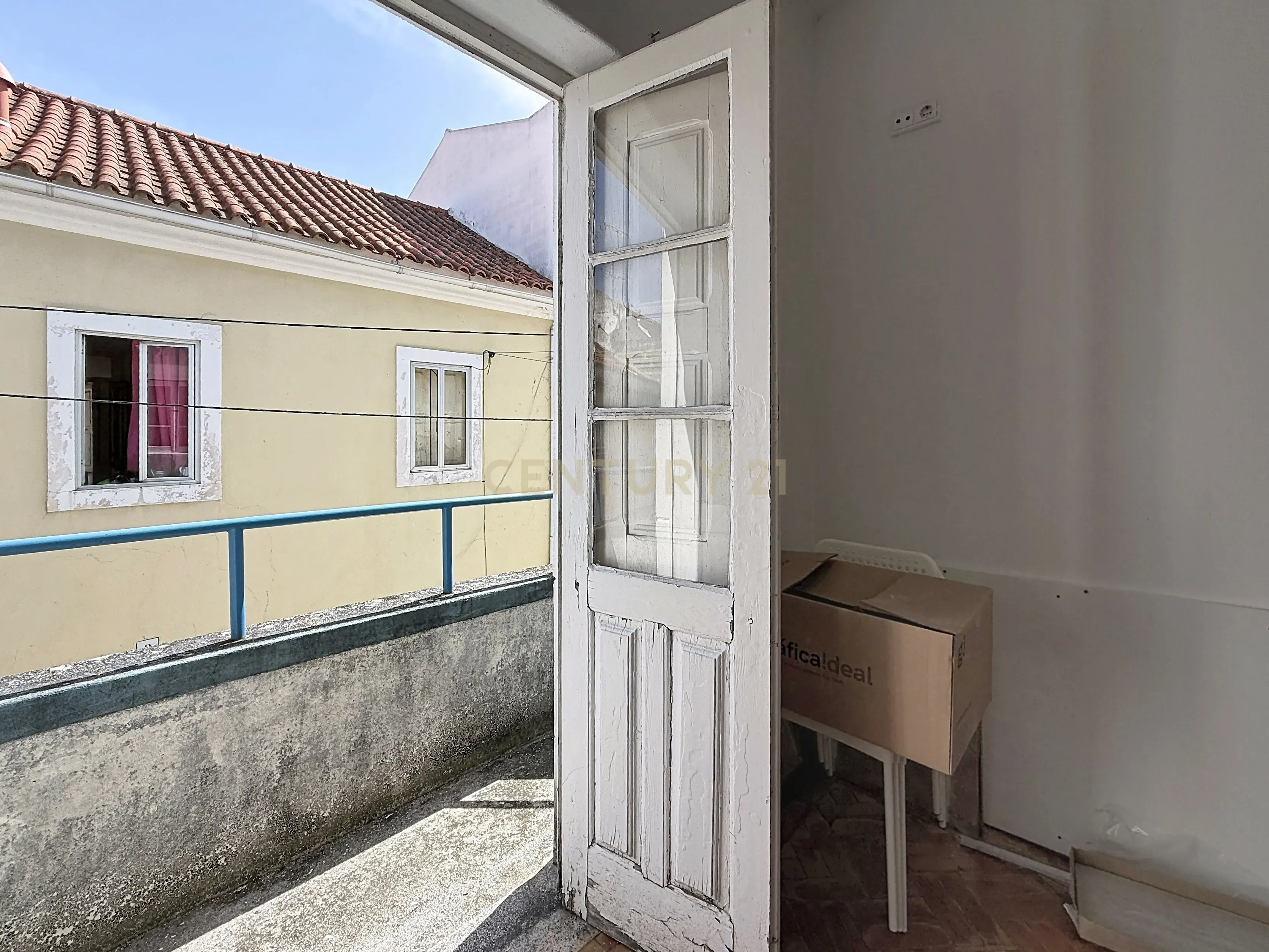 Fotografia 11 de Predio historico T3  no centro de Valado de Frades excelente investimento