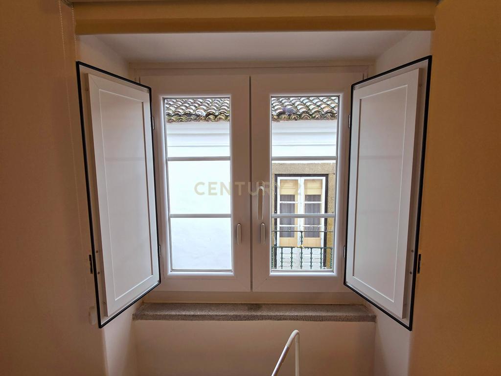 Moradia T6 Duplex no Centro Histórico de Évora – Ideal para Alojamento Local ou Arrendamento Estudantil - Image 47