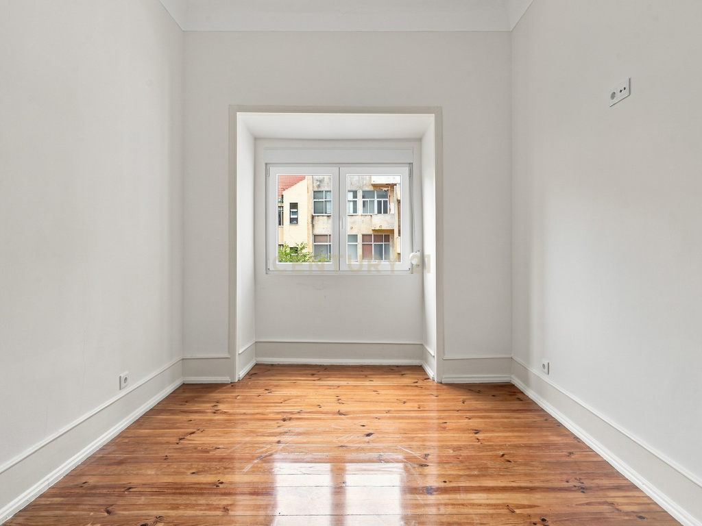 Exclusivo na Penha de França | T3 Totalmente Remodelado com Elevador, Cozinha Equipada e Logradouro Privativo de 41 m² - Image 15
