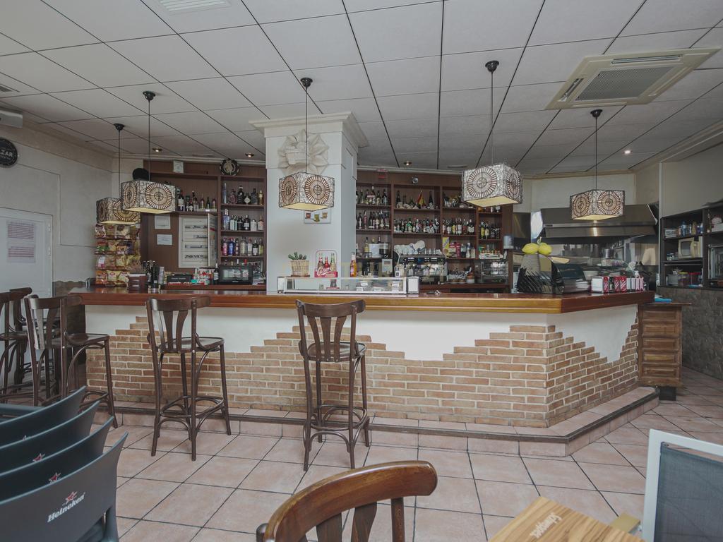 Traspasse de Café Bar totalmente operacional em Torrellano – Pronto para começar! - Image 14