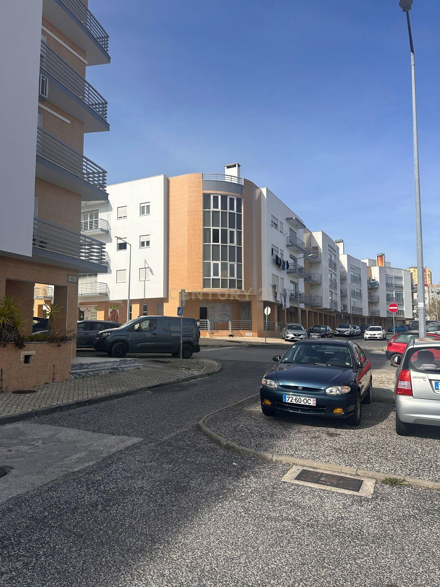 Apartamento T3 em Vialonga, com Garagem e Elevador - Image 26