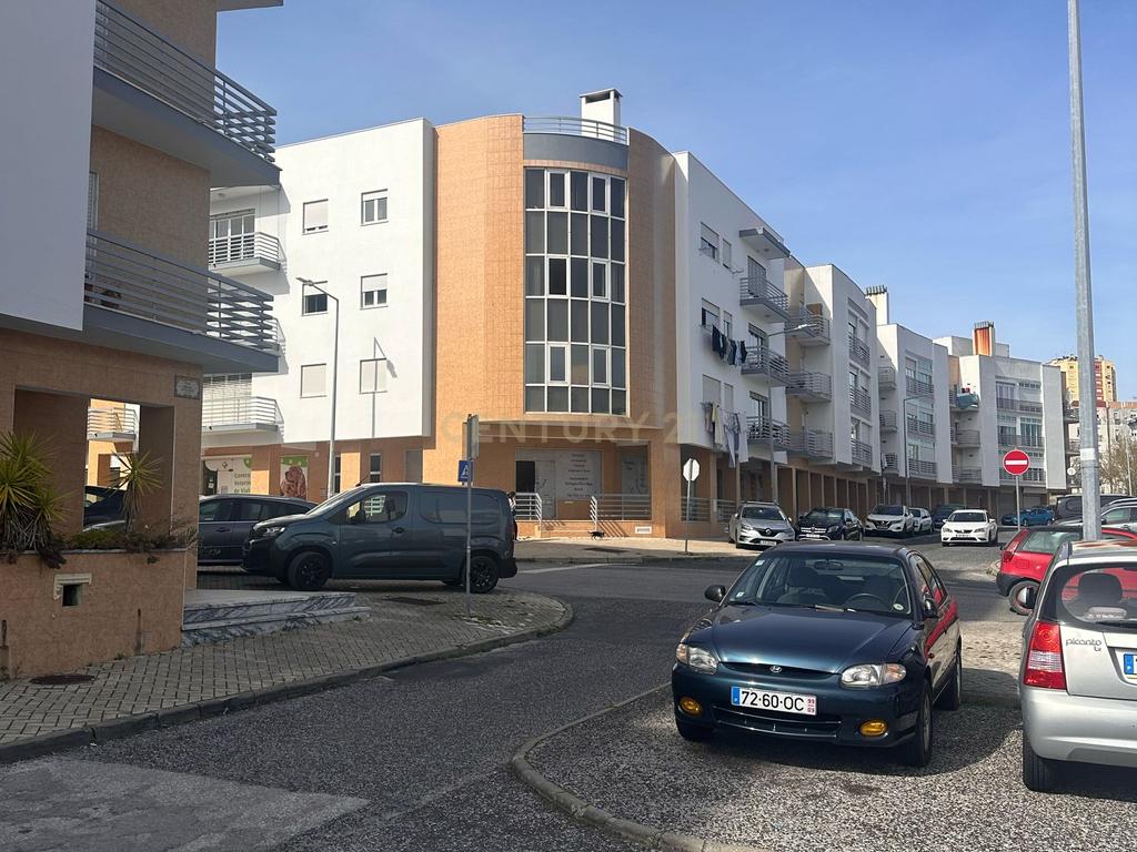 Apartamento T3 em Vialonga, com Garagem e Elevador - Image 26