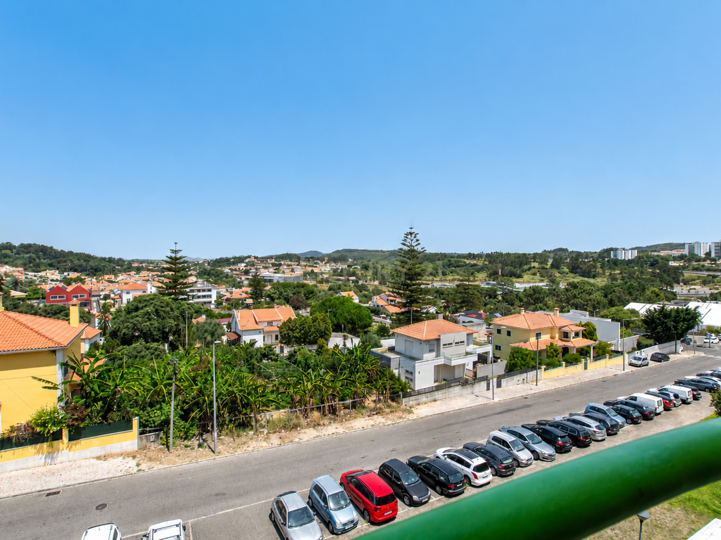 Apartamento T3 com Parqueamento e Arrecadação | Rio de Mouro - Image 24