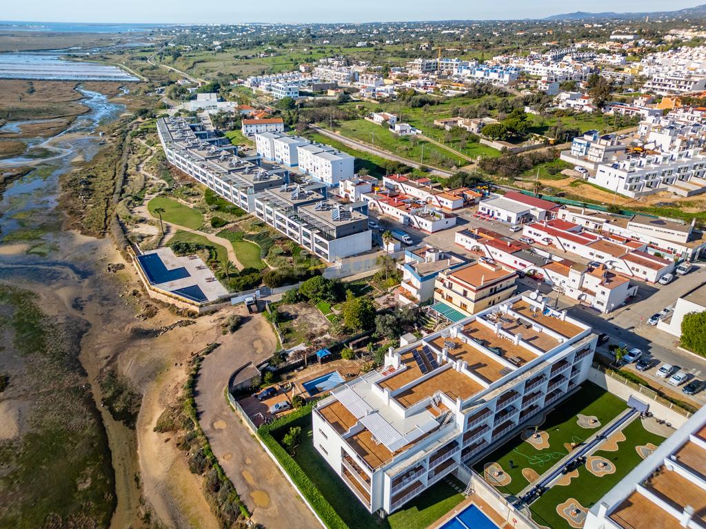 Terreno Urbano na 1.ª Linha da Ria Formosa com Projecto em Aprovação – Fuseta - Image 4