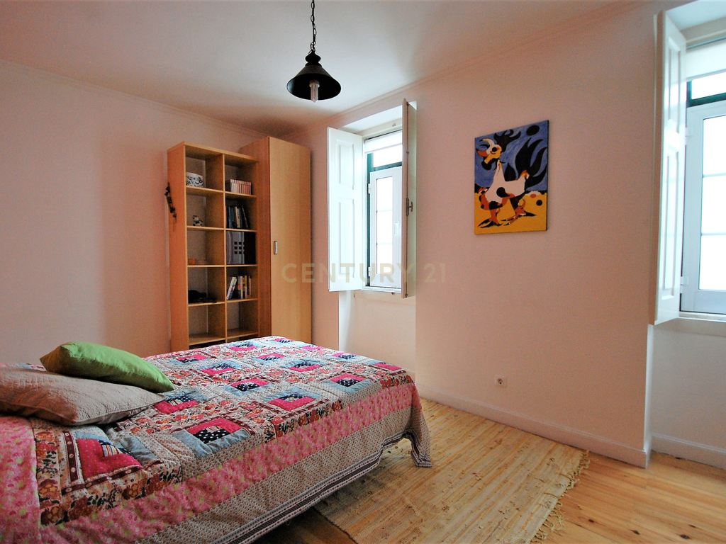 Apartamento T3 à venda na Rua Morais Soares, com lugar de parqueamento. - Image 17