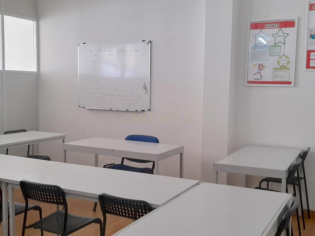 Grandioso Centro de Estudos em pleno funcionamento com diversos serviços no concelho de Matosinhos, Porto - Image 11