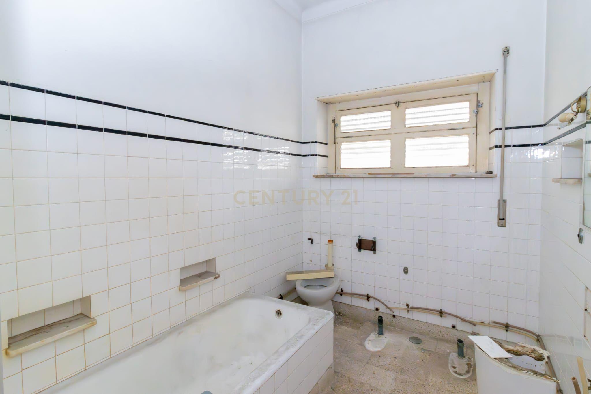 Investimento Único no Coração da Marinha Grande - Image 31