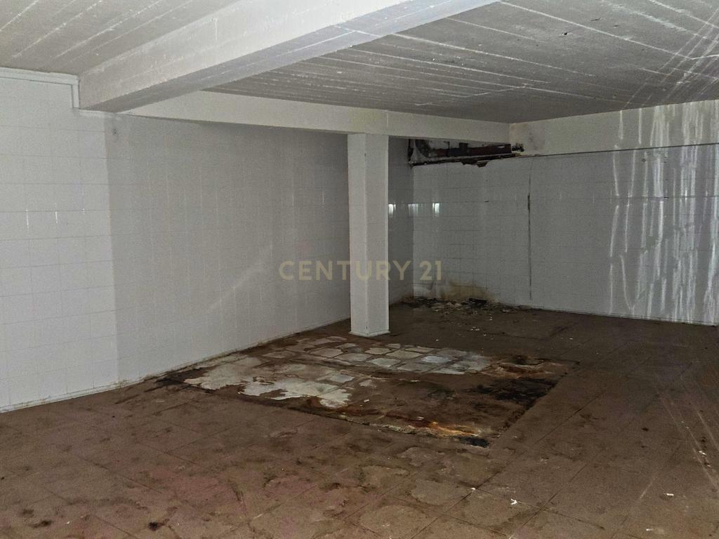 Loja Algés com 330 m2 - Image 21