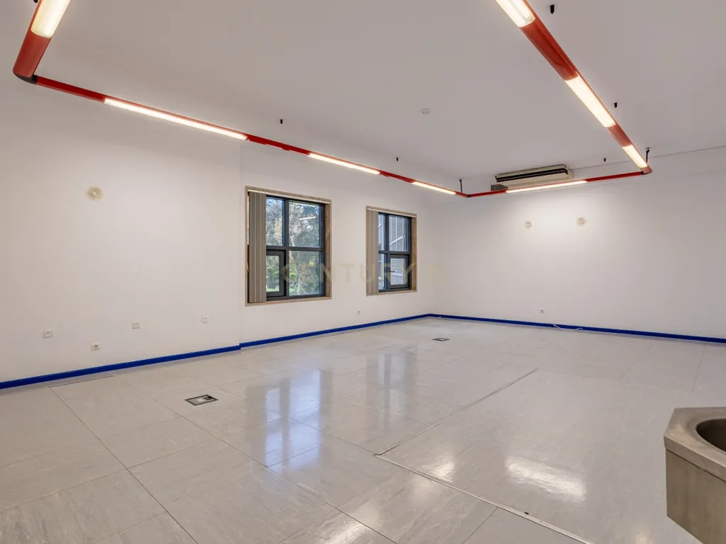 Edifício Comercial em Carnaxide - 5 Pisos - Image 25