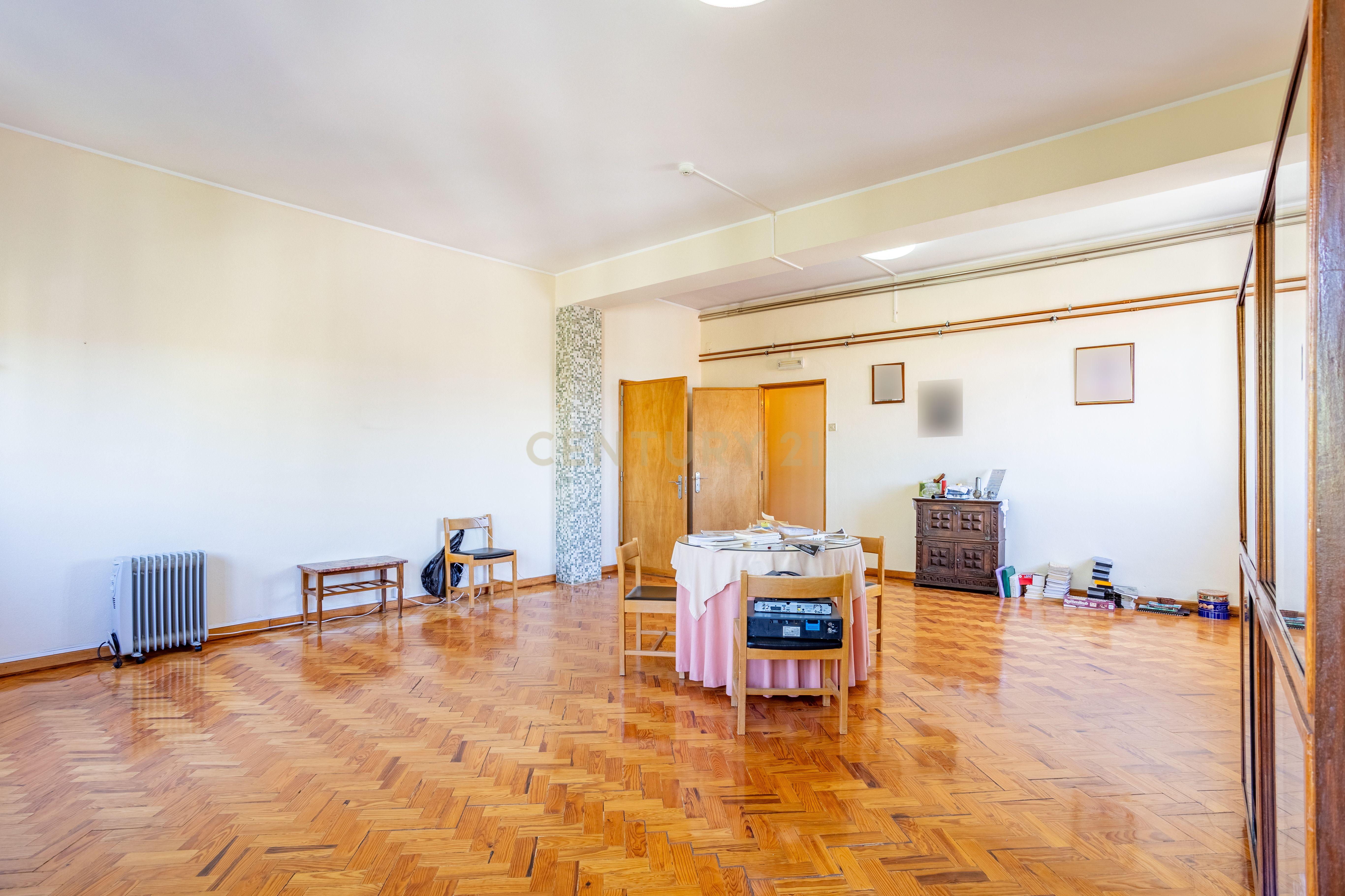 Prédio no Centro de Portalegre para investimento - Image 16