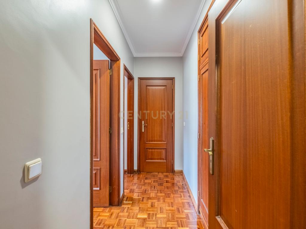 Apartamento T2 de excelentes áreas em Serzedo - Image 30
