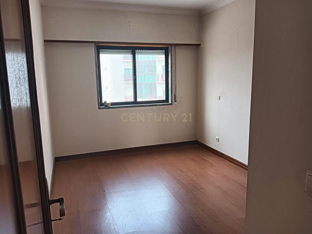 T3 com Suite/Garagem e Arrecadação - Vialonga - Image 27