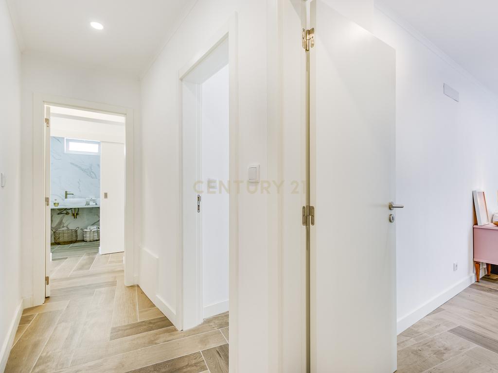 Apartamento T4 com 3 Suites, em zona Prime de Algés - Image 23