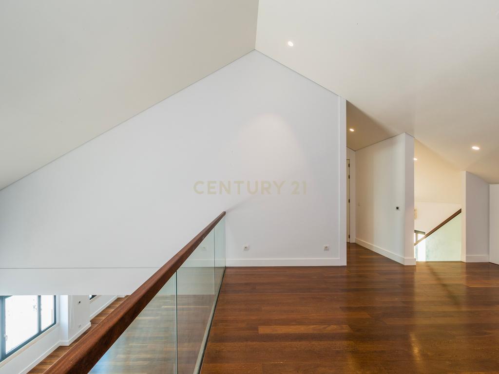 T2 Duplex | Moagem Heritage | Edifício Único e Icónico | Coração de Leiria - Image 25