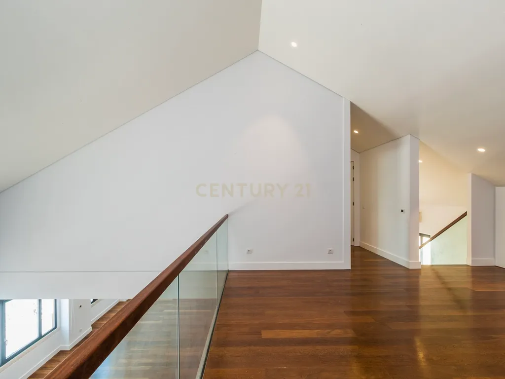 T2 Duplex | Moagem Heritage | Edifício Único e Icónico | Coração de Leiria - Image 25