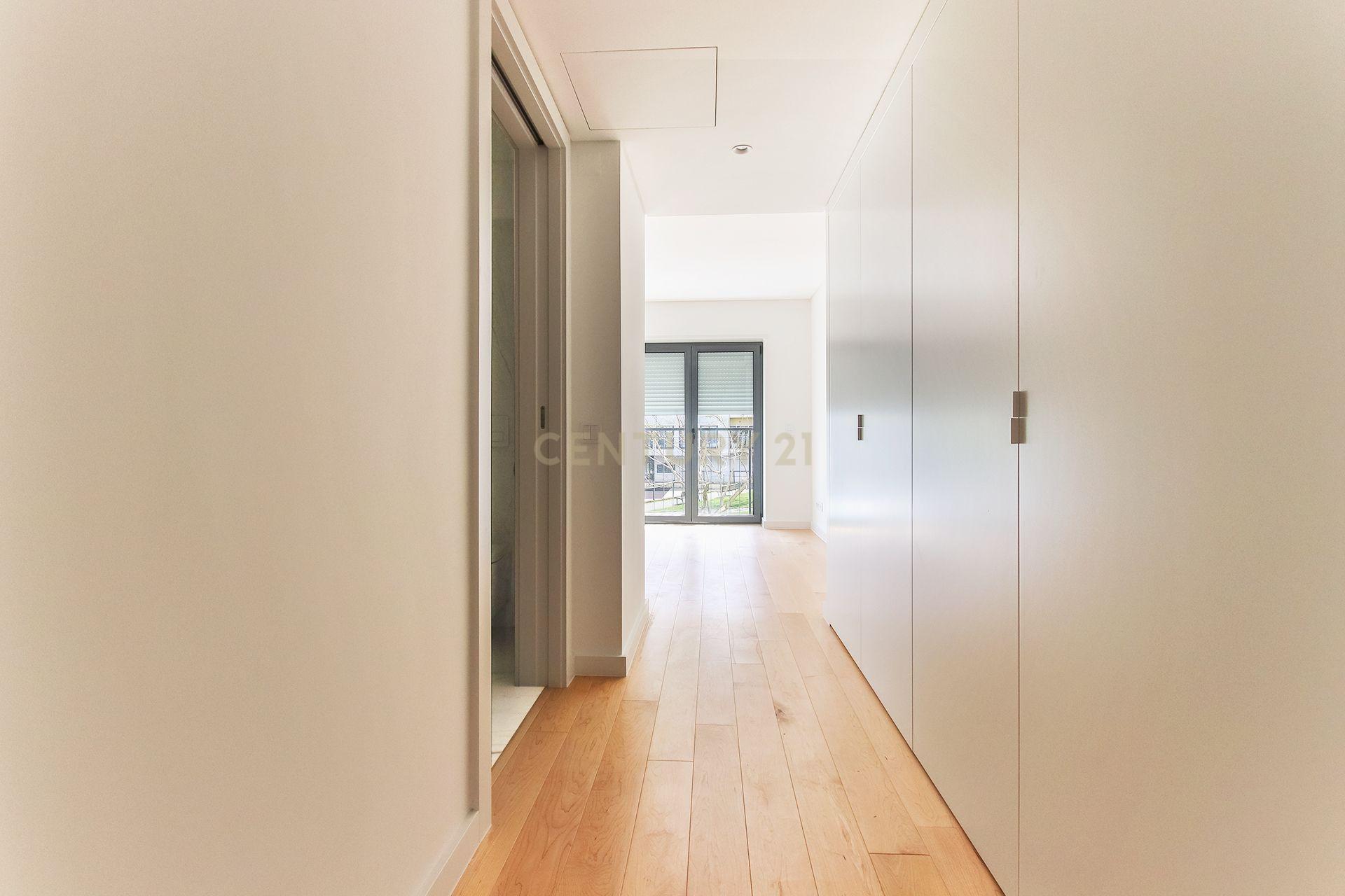 Vende construção NOVA - T4 ATALAIA 1ºD - Image 11