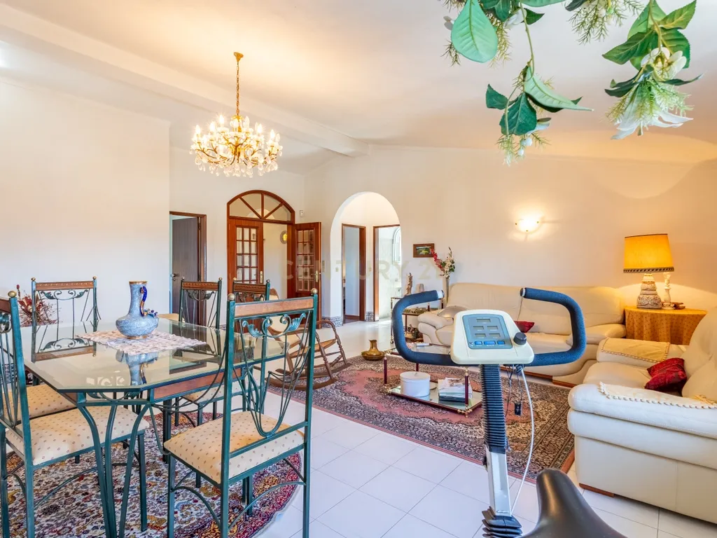 Quinta com 25.800M2 com moradia T6 em Casével, Santarém. - Image 16