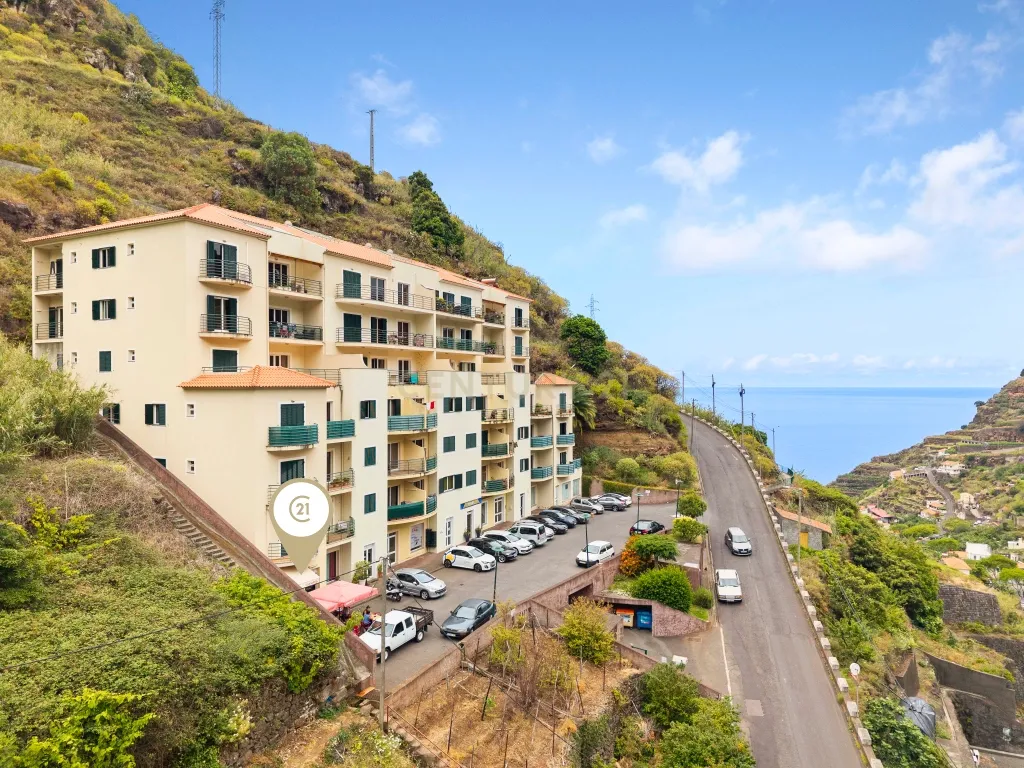Venda de Espaço Comercial - Grande Potencial de Investimento no Centro da Calheta - Image 7