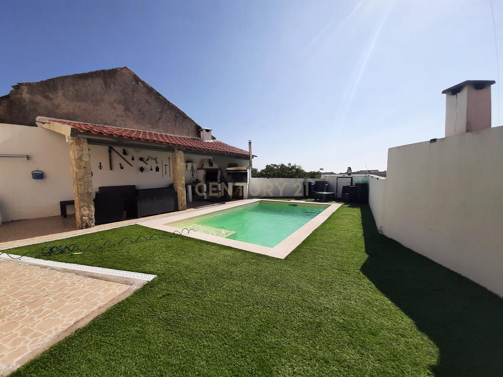 Moradia  T3 na  Lourinhã com Piscina  Garagem e Churrasqueira - Image 29