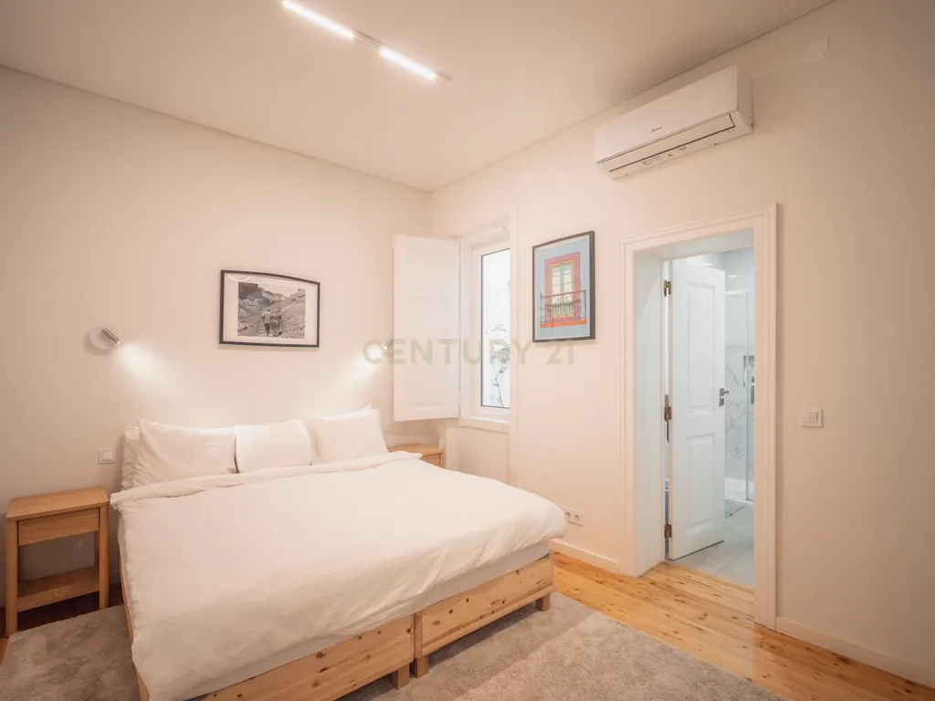 Apartamento Encantador com Jardim Privativo — Santo António, Lisboa - Image 18