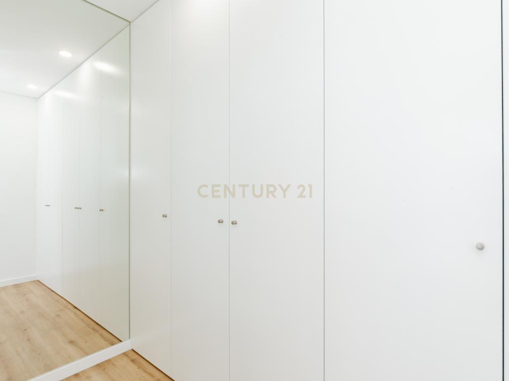 Apartamento T5 Duplex Único com 229 m² — Novo, Sofisticado e com Vista Panorâmica - Image 27