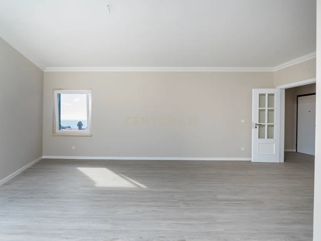 Apartamento Remodelado com Vista Mar na Ericeira, lugar de parqueamento - Image 30