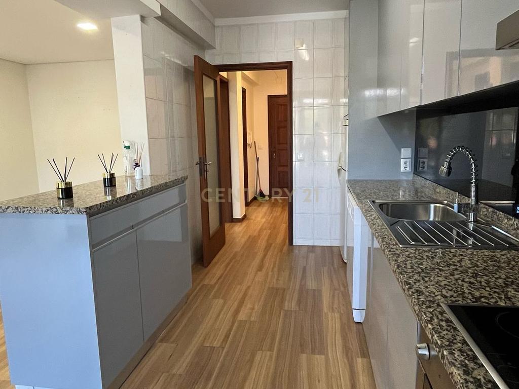 Apartamento T1+1 com Varanda na Maia, Porto - Image 6