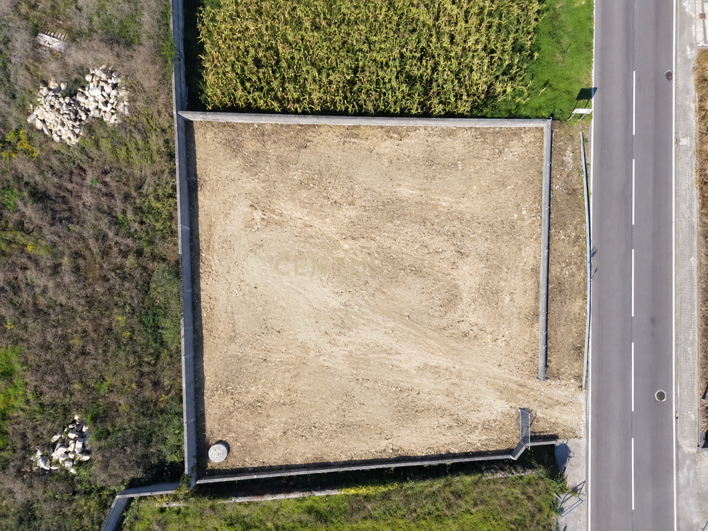 Terreno para construção em Póvoa de Varzim com Poço e Árvores de Fruto - Image 4