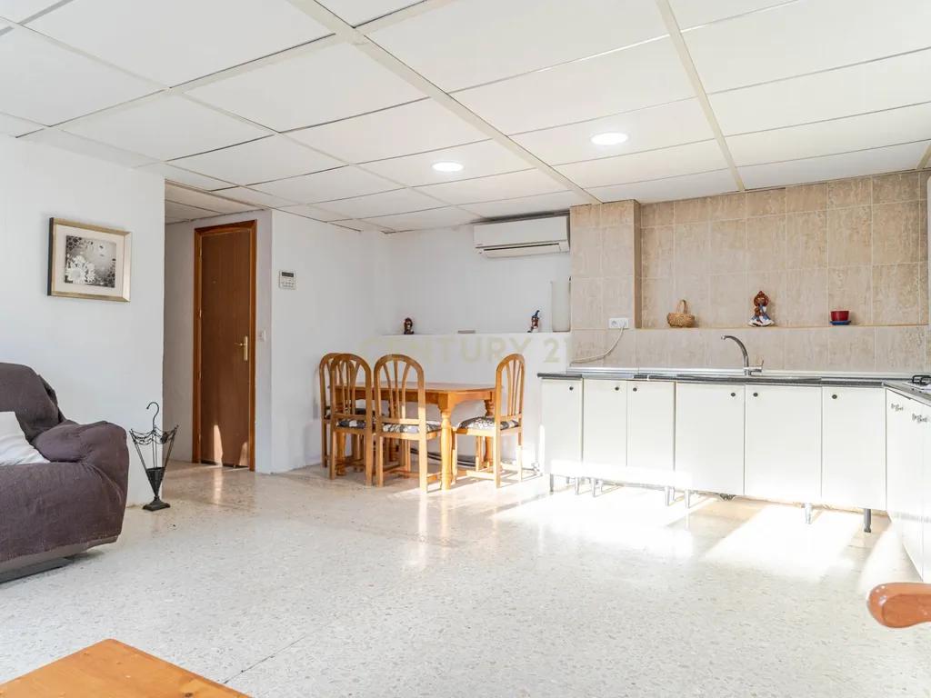 Moradia isolada em Otura com um terreno de 1.250 m², piscina, jardim e espaços para viver em paz - Image 63