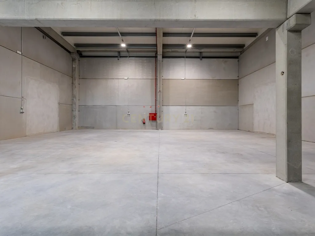 Armazém Industrial 300m² | Mezzanine, Logradouro e Acesso à A10 | Arruda dos Vinhos - Image 12