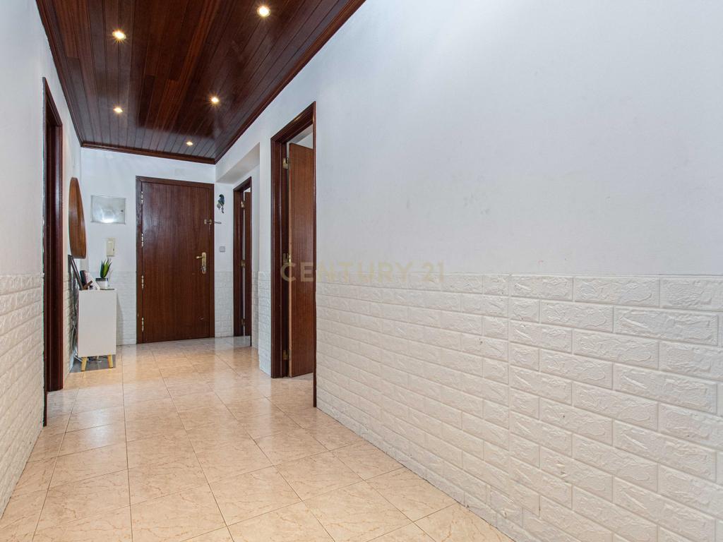 T3 no Carregado com Arrecadação e elevador - Image 3