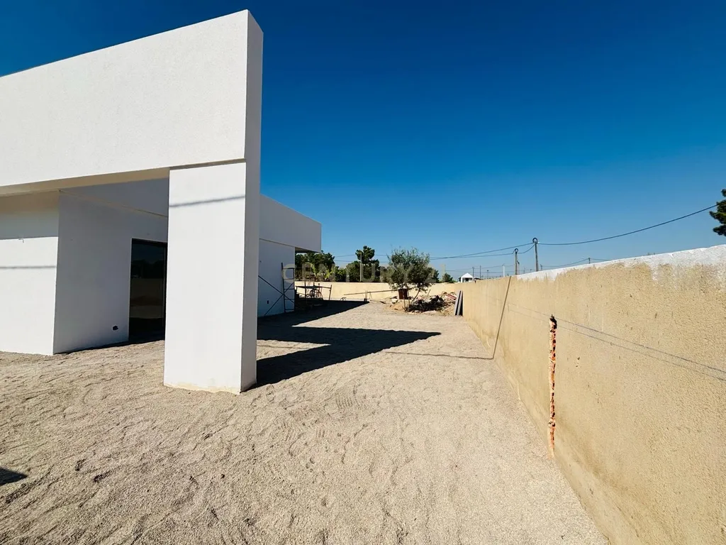 Moradia T3 Térrea com Piscina | Quinta do Anjo, Palmela - Image 39