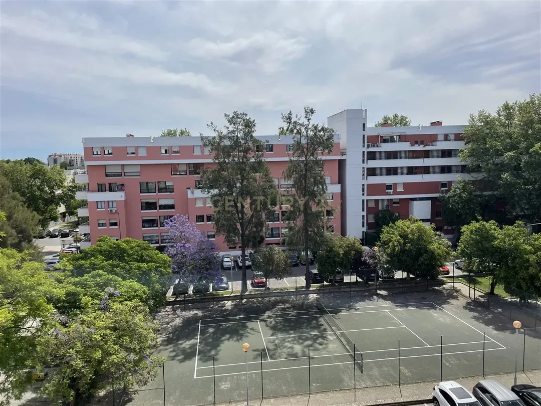 Apartamento T3 Duplex em Telheiras – 104 m², Estacionamento e Arrecadação - Image 24