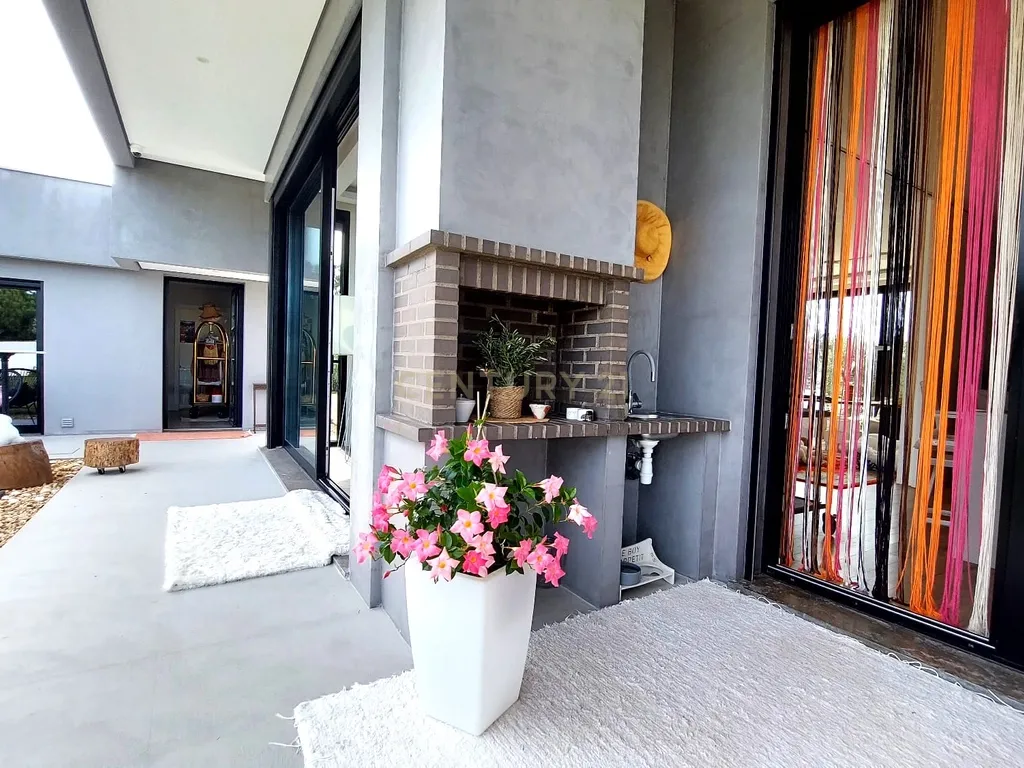 Oasis Coco Beach Villa - Moradia de Luxo Isolada T3 + 1 com Guest House e Piscina, lote 1,368 m² – Urbanização Vila Alegre, Fernão Ferro - Image 10