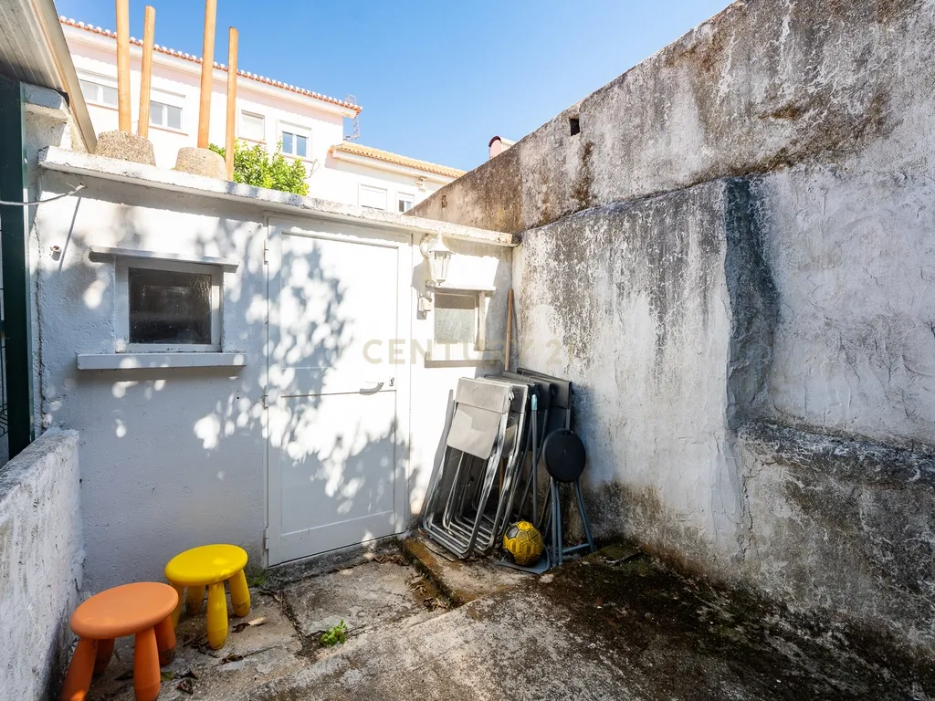 T2 Mobilado com Logradouro em Alvalade – Excelente Localização - Image 35